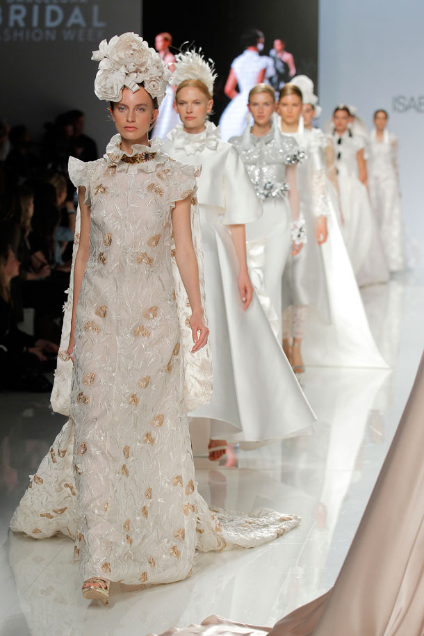 ilovebrides.pt Isabel Sanchis 2018 Barcelona Bridal Fashion Week 2017